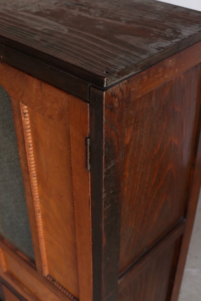 ダイヤガラスの戸棚