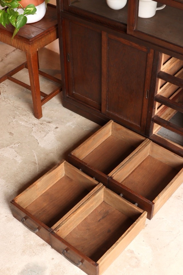 ガラス引戸棚 | 全ての商品 - 古家具古道具 そうすけ