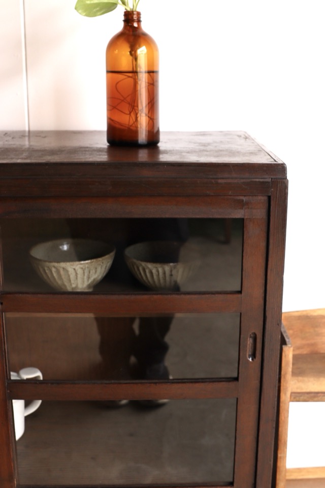 ガラス引戸棚 | 全ての商品 - 古家具古道具 そうすけ