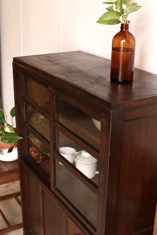 ガラス引戸棚 | 全ての商品 - 古家具古道具 そうすけ