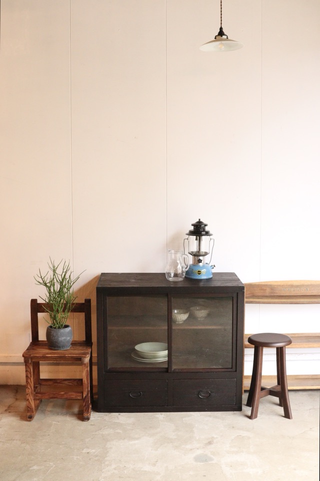 ガラス引戸棚