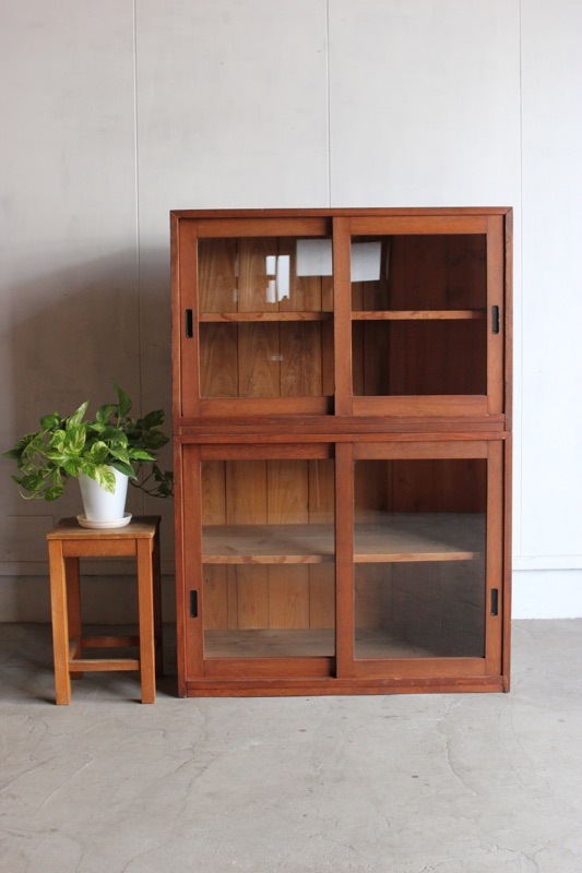 ガラス引戸棚 | 全ての商品 - 古家具古道具 そうすけ