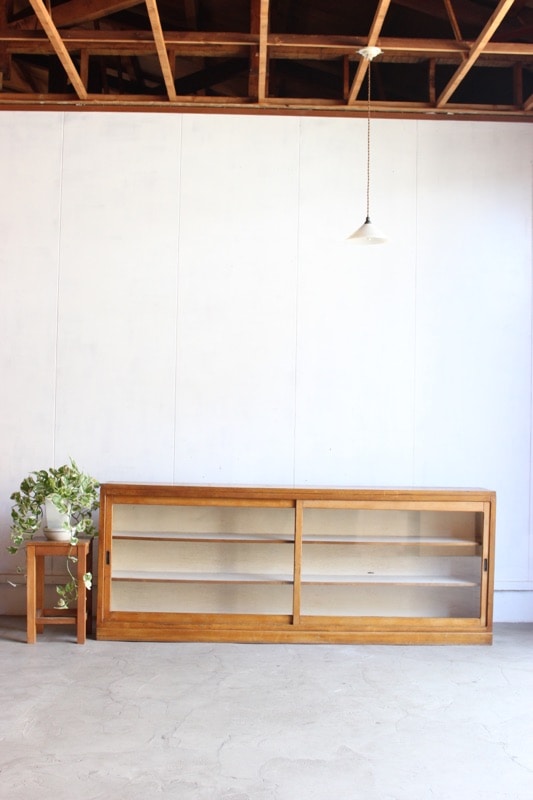 横長ガラス引戸棚 | 全ての商品 - 古家具古道具 そうすけ