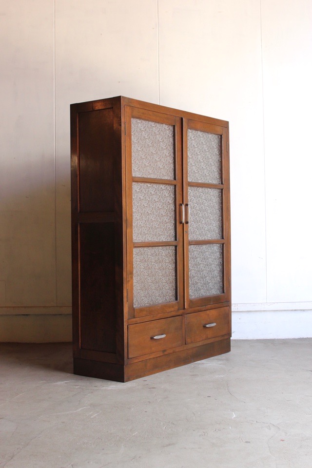 ダイヤガラスの戸棚