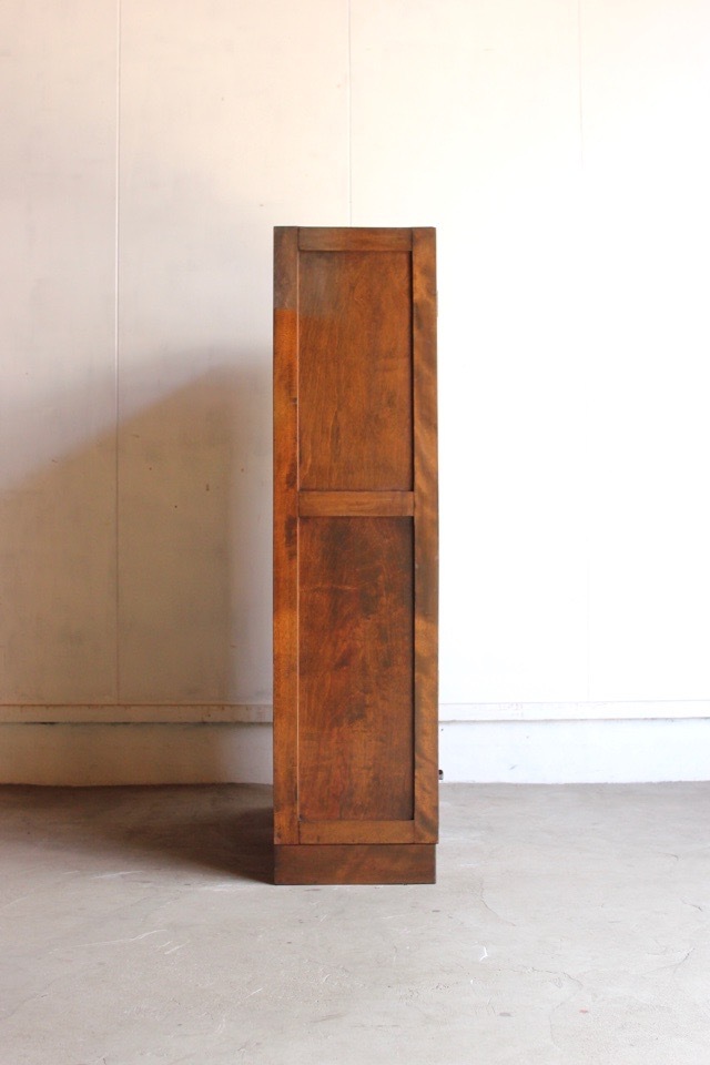 ダイヤガラスの戸棚