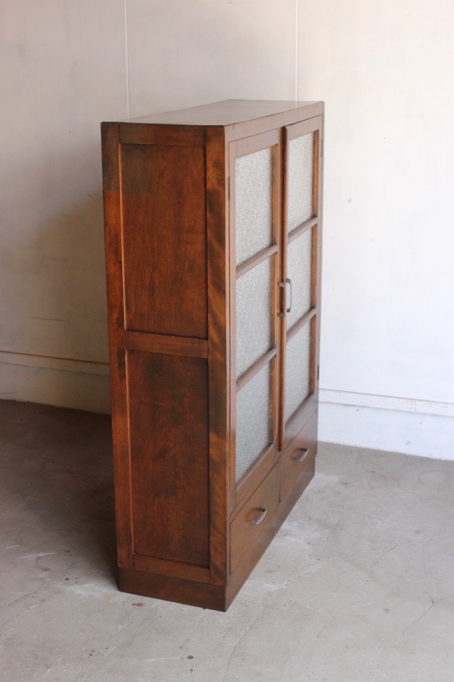 ダイヤガラスの戸棚