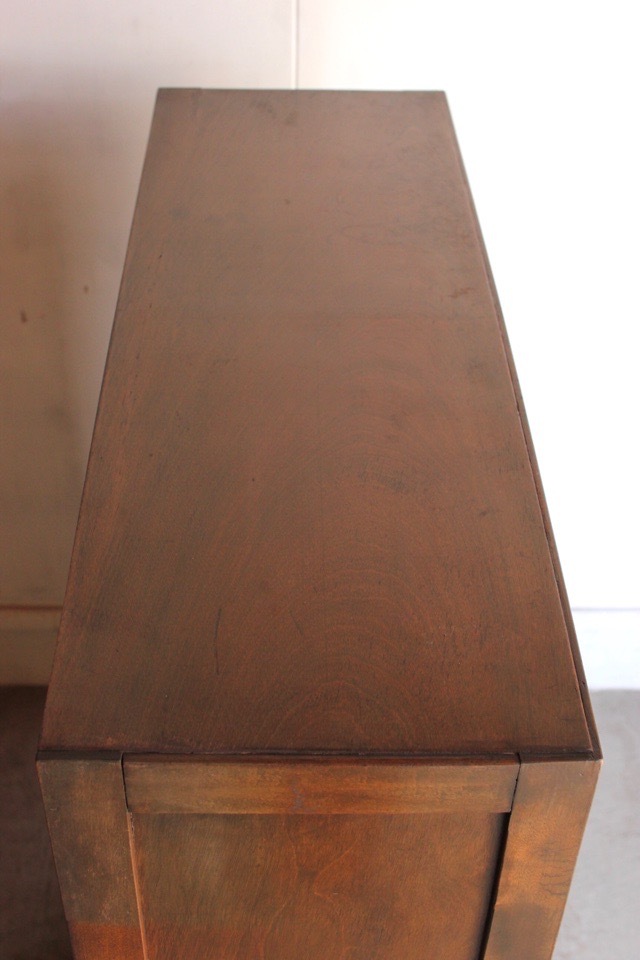 ダイヤガラスの戸棚