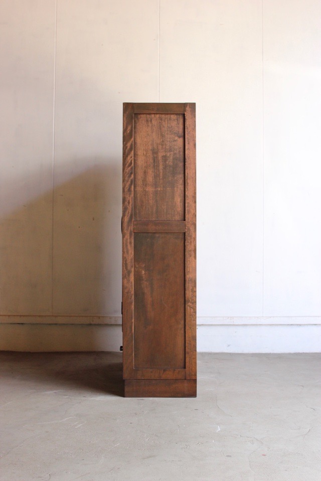 ダイヤガラスの戸棚