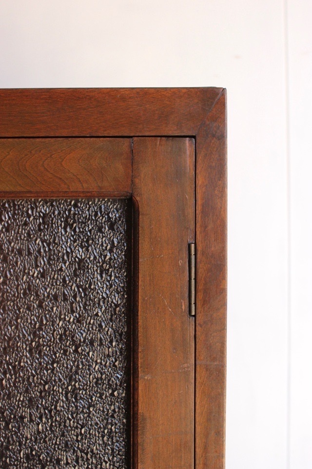 ダイヤガラスの戸棚