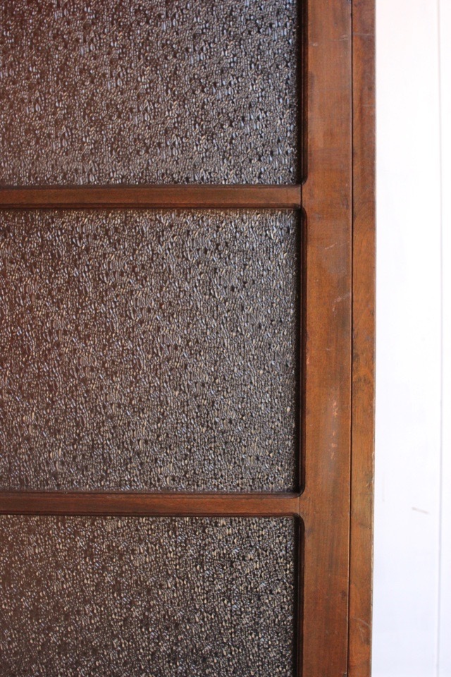 ダイヤガラスの戸棚