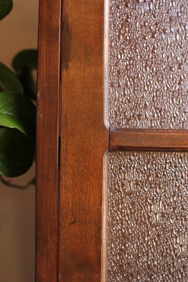 ダイヤガラスの戸棚