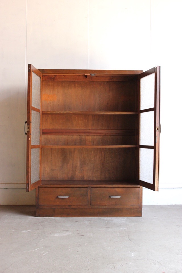 ダイヤガラスの戸棚