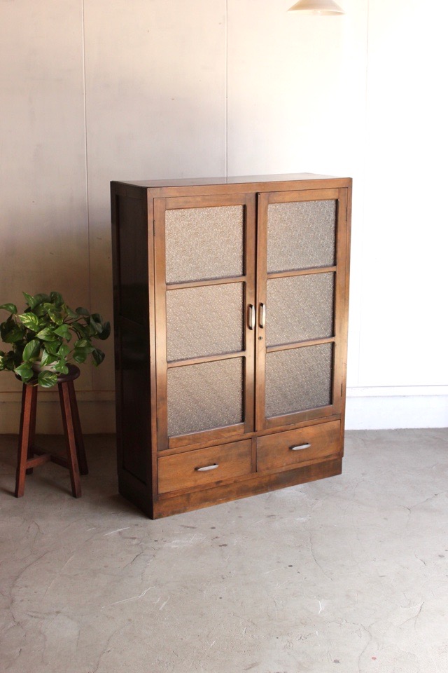 ダイヤガラスの戸棚