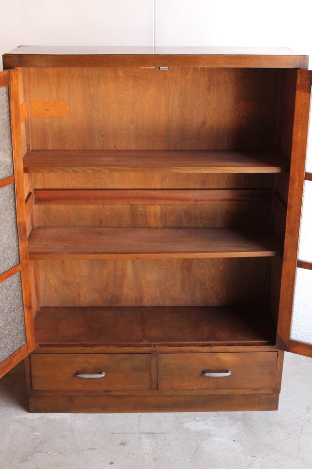 ダイヤガラスの戸棚