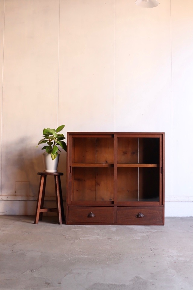 ガラス引き戸棚【総無垢材】 チェリー無垢材 引き戸のオーダーキャビネット（食器棚） C-255・家具