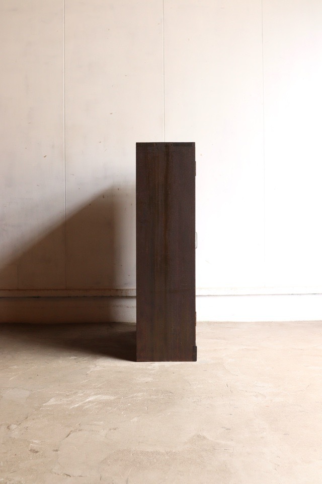 モールガラスの戸棚