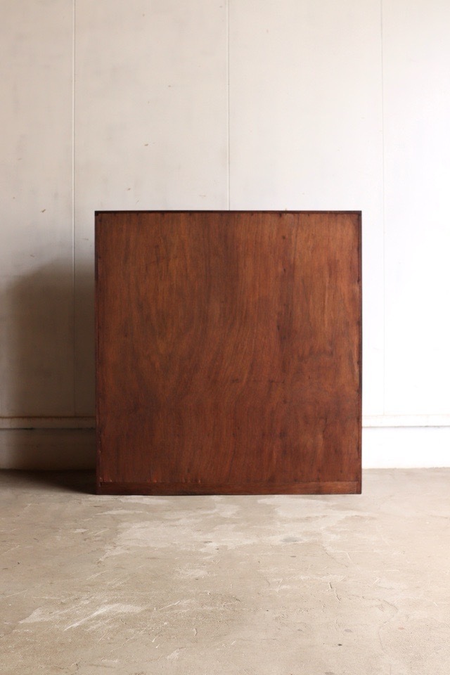 モールガラスの戸棚