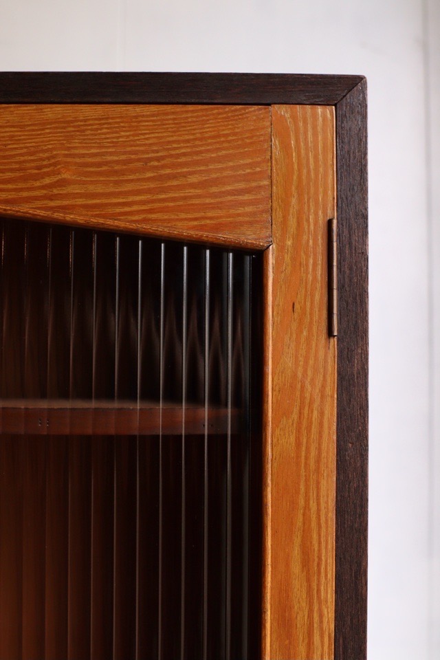 モールガラスの戸棚