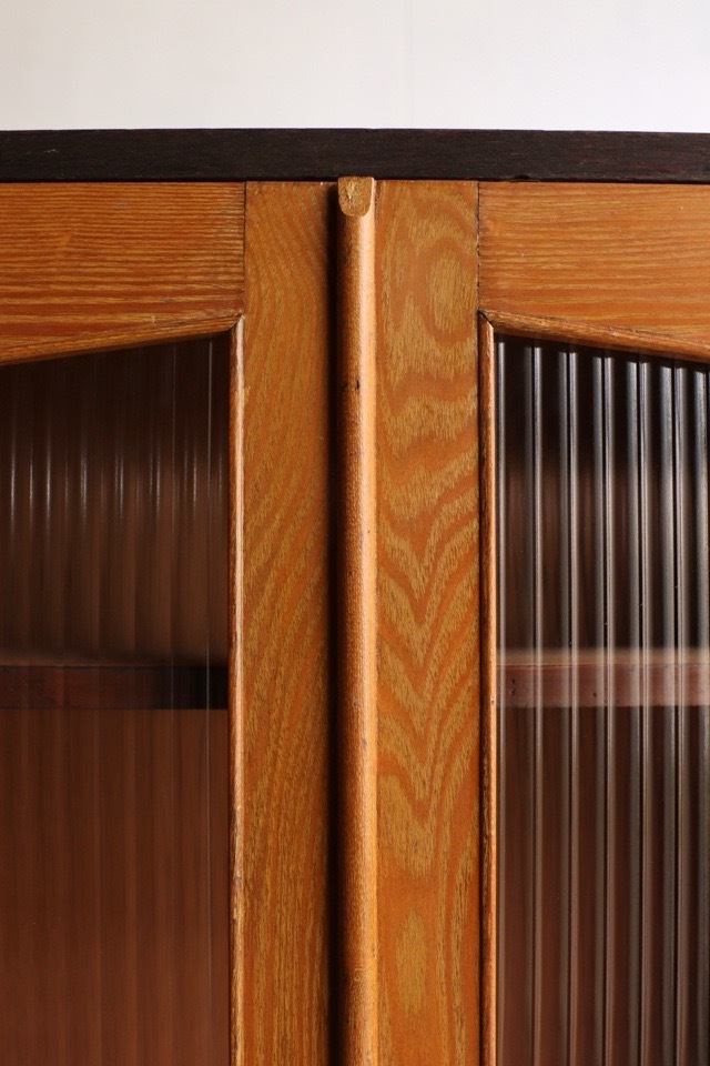 モールガラスの戸棚