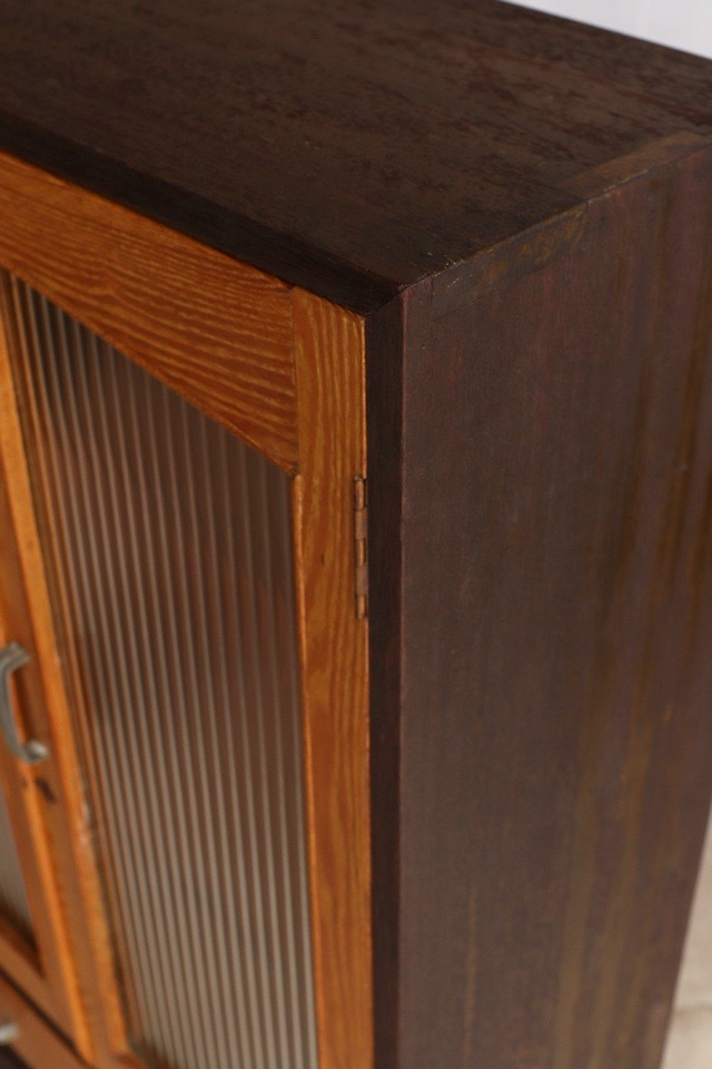 モールガラスの戸棚