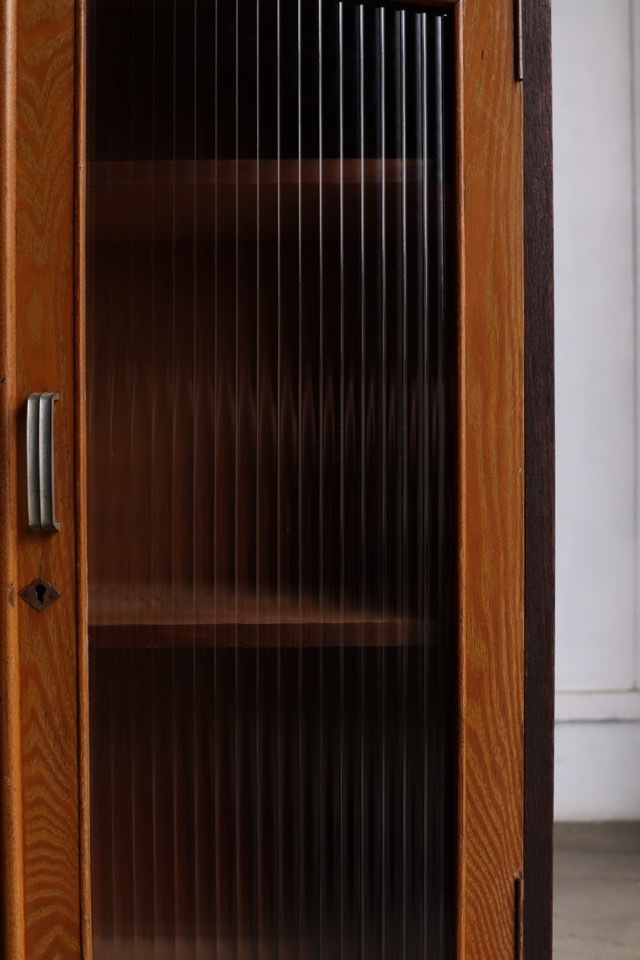 モールガラスの戸棚