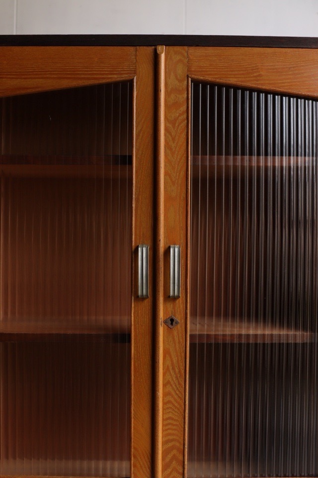 モールガラスの戸棚