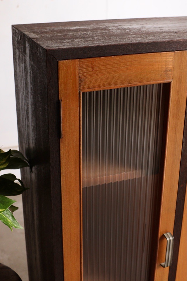 モールガラスの戸棚