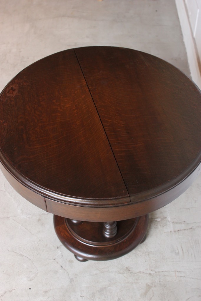 丸いカフェテーブル