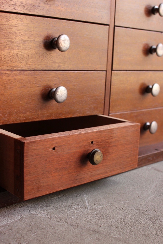 引出し15杯の小戸棚