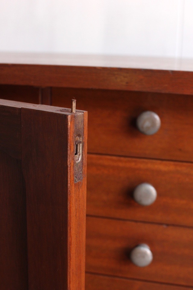 引出し15杯の小戸棚