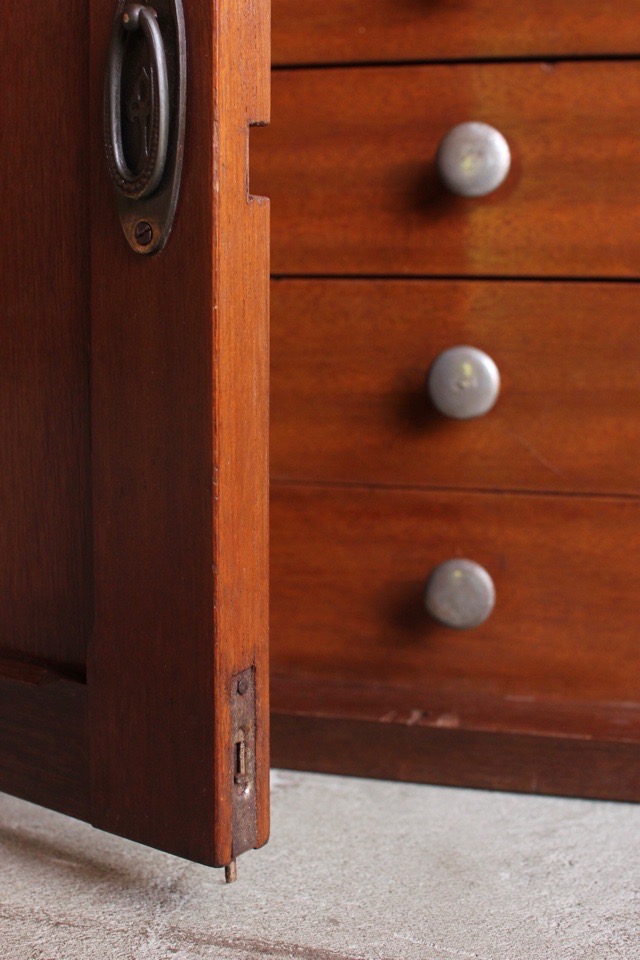 引出し15杯の小戸棚