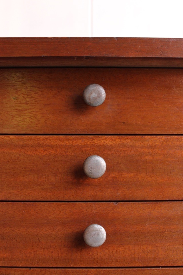 引出し15杯の小戸棚