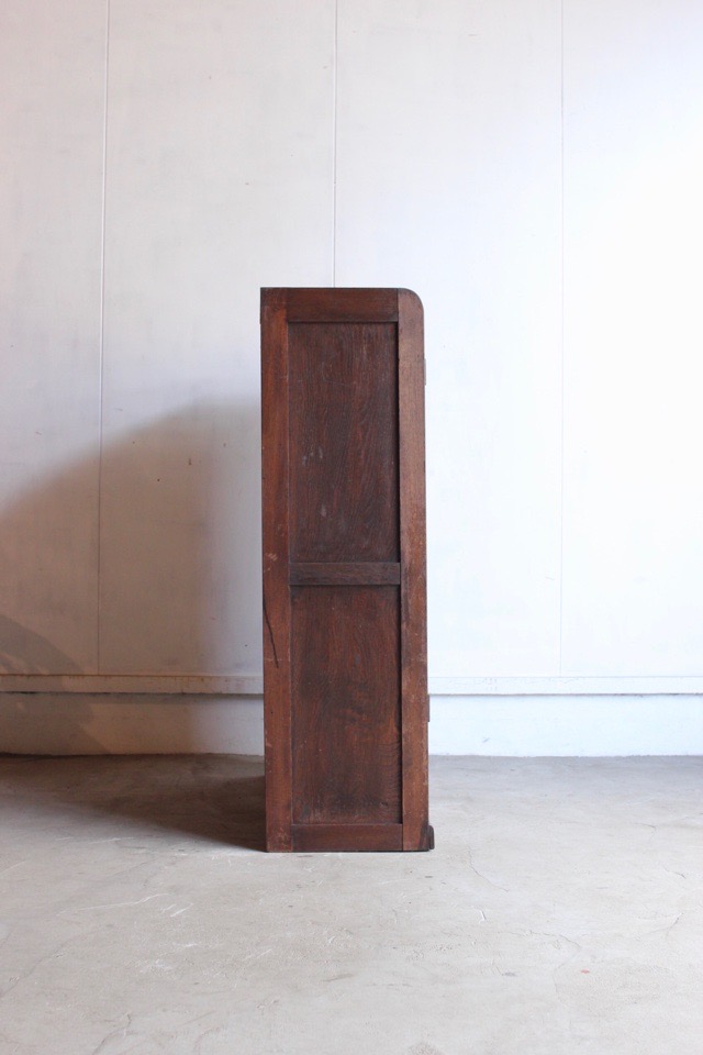 ダイヤガラスの戸棚