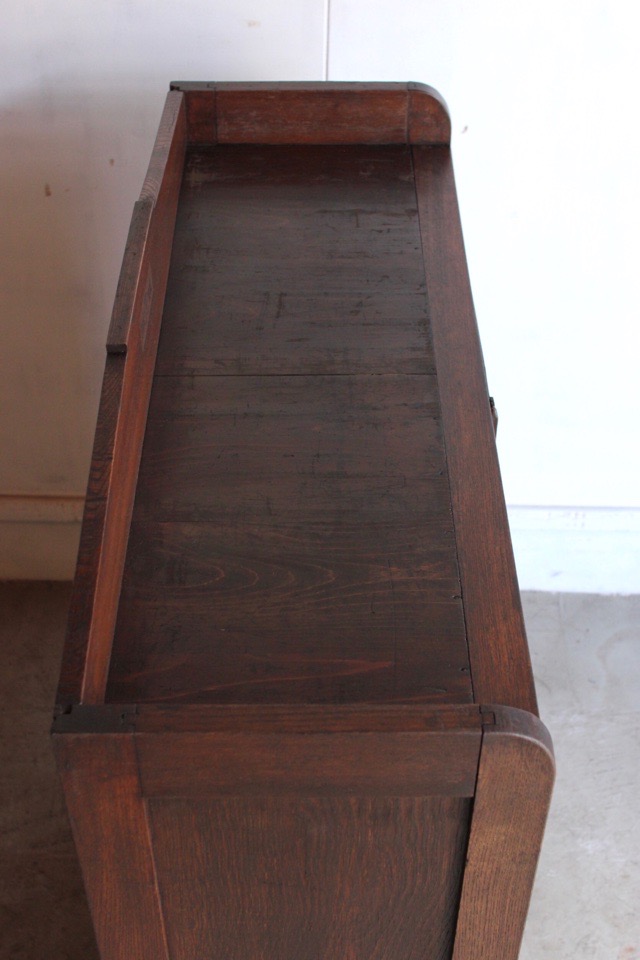 ダイヤガラスの戸棚