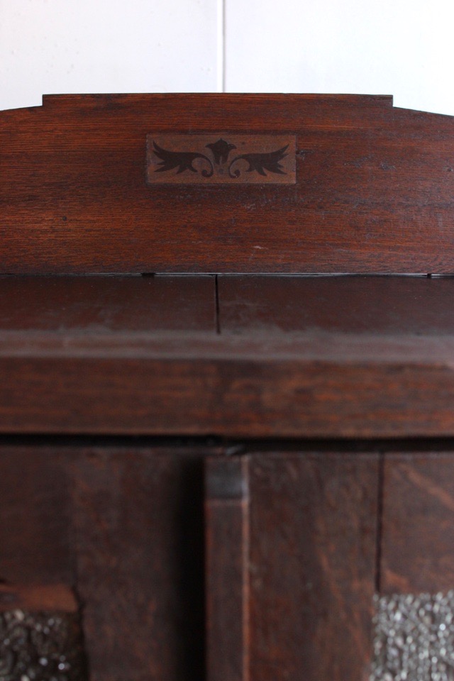 ダイヤガラスの戸棚