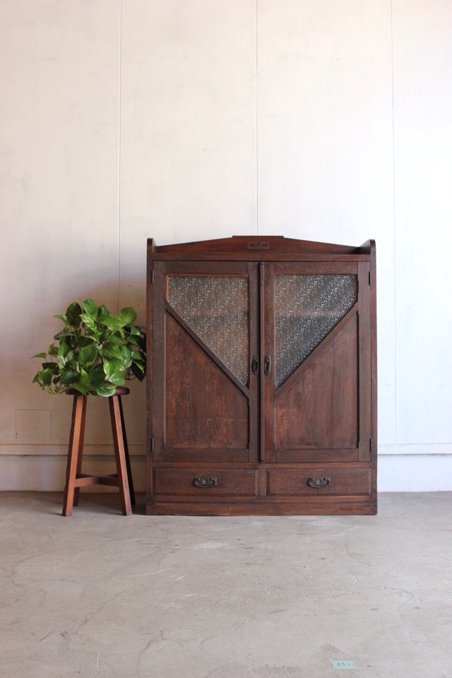 ダイヤガラスの戸棚