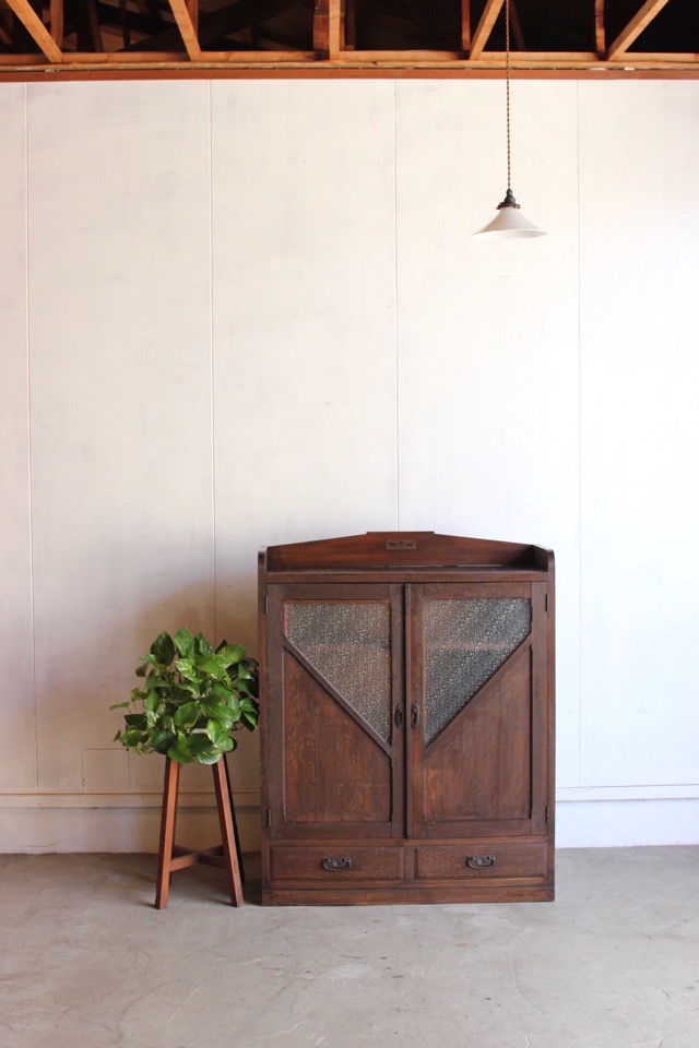 ダイヤガラスの戸棚