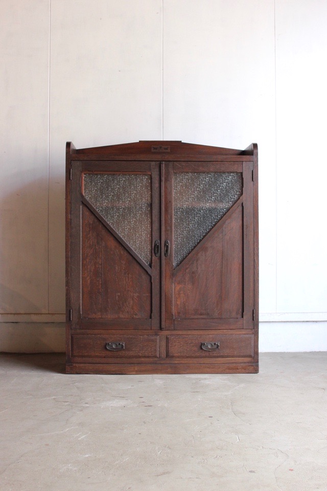 ダイヤガラスの戸棚