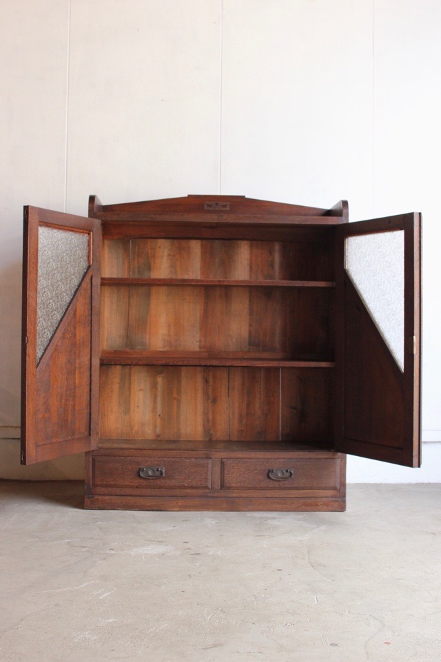 ダイヤガラスの戸棚