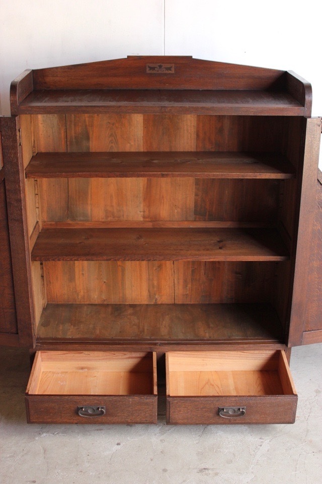 ダイヤガラスの戸棚