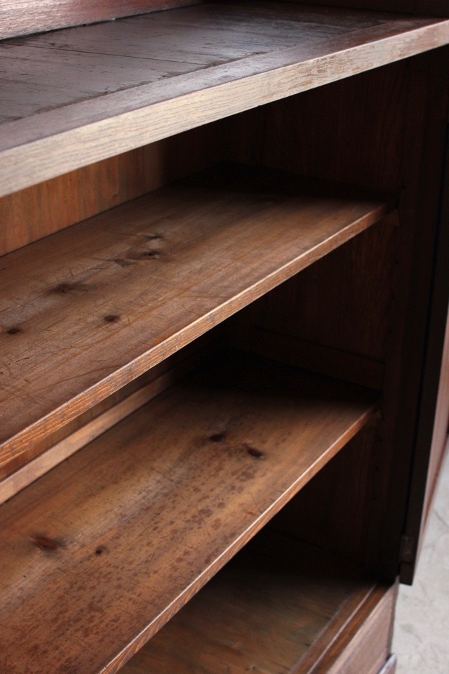 ダイヤガラスの戸棚