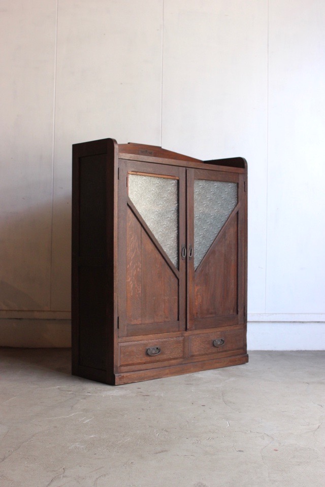 ダイヤガラスの戸棚