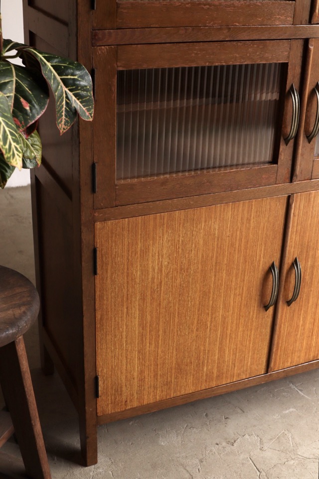 モールガラスの戸棚