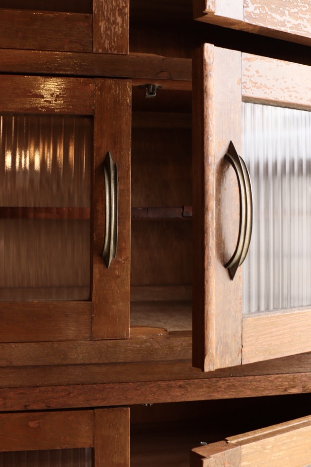 モールガラスの戸棚