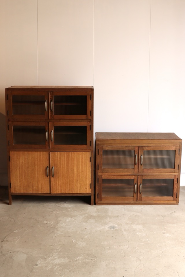 モールガラスの戸棚