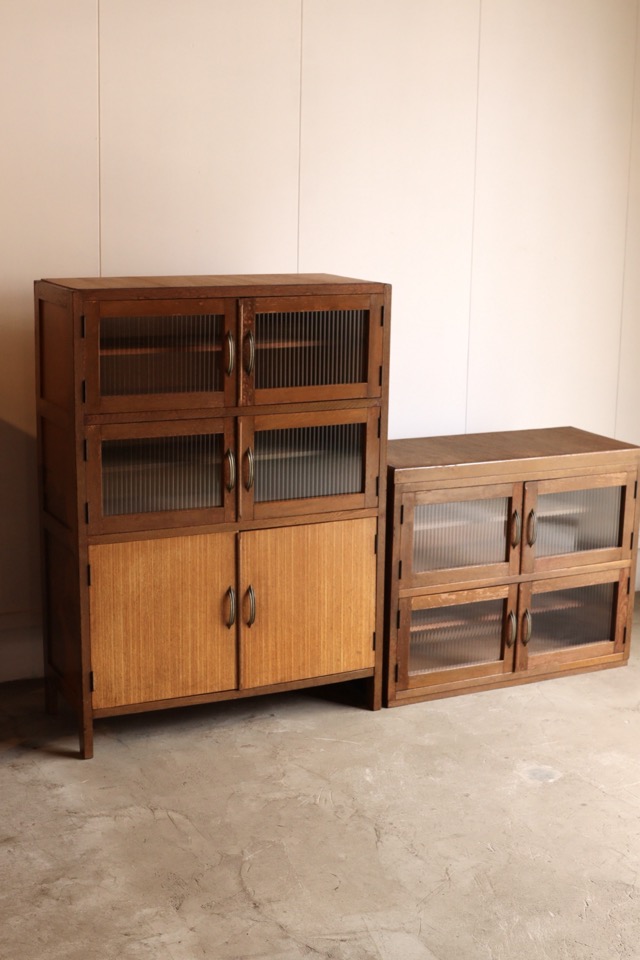 モールガラスの戸棚