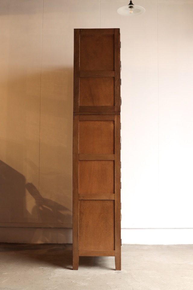 モールガラスの戸棚