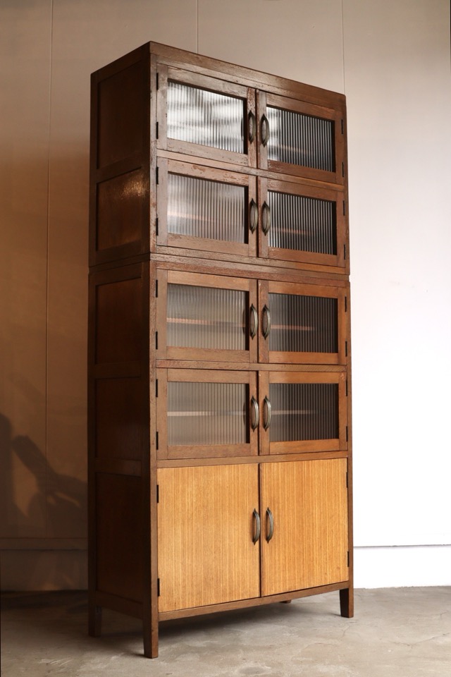 モールガラスの戸棚