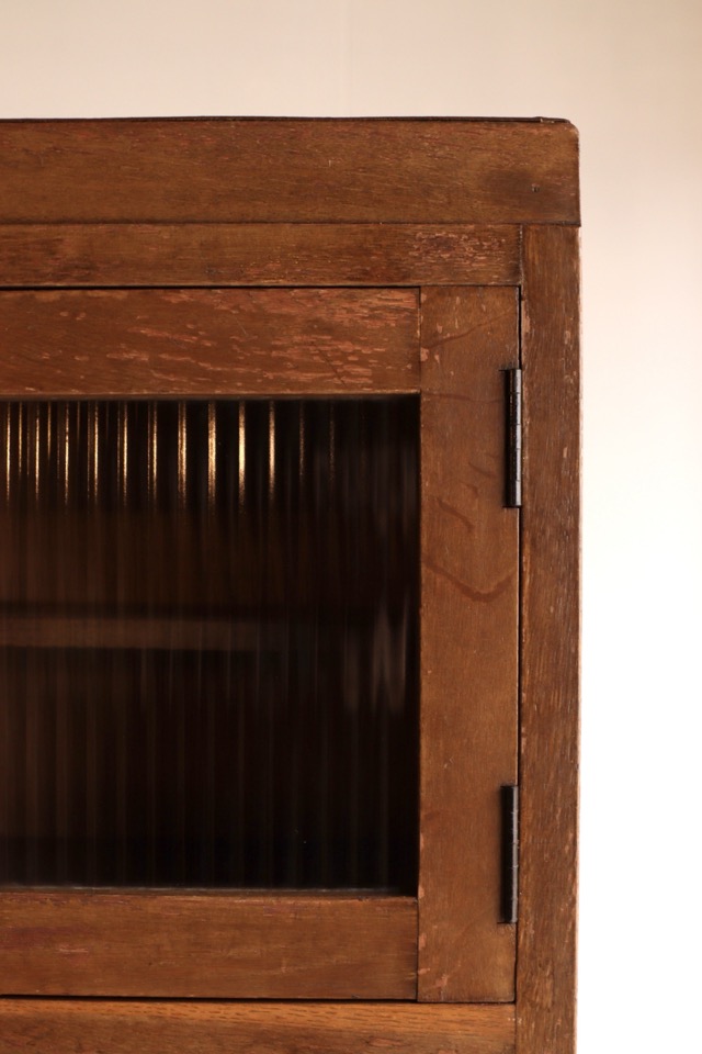 モールガラスの戸棚