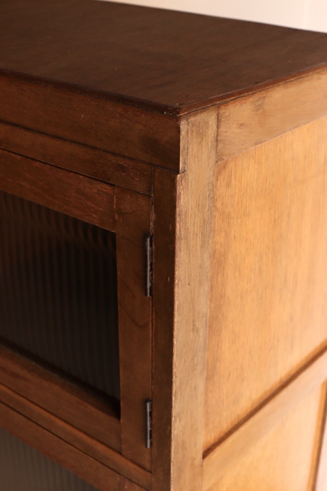 モールガラスの戸棚